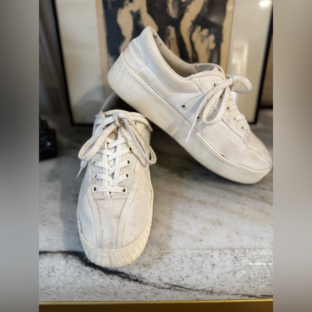 Tretorn White Canvas Original Casual Sneakers women's Size 9